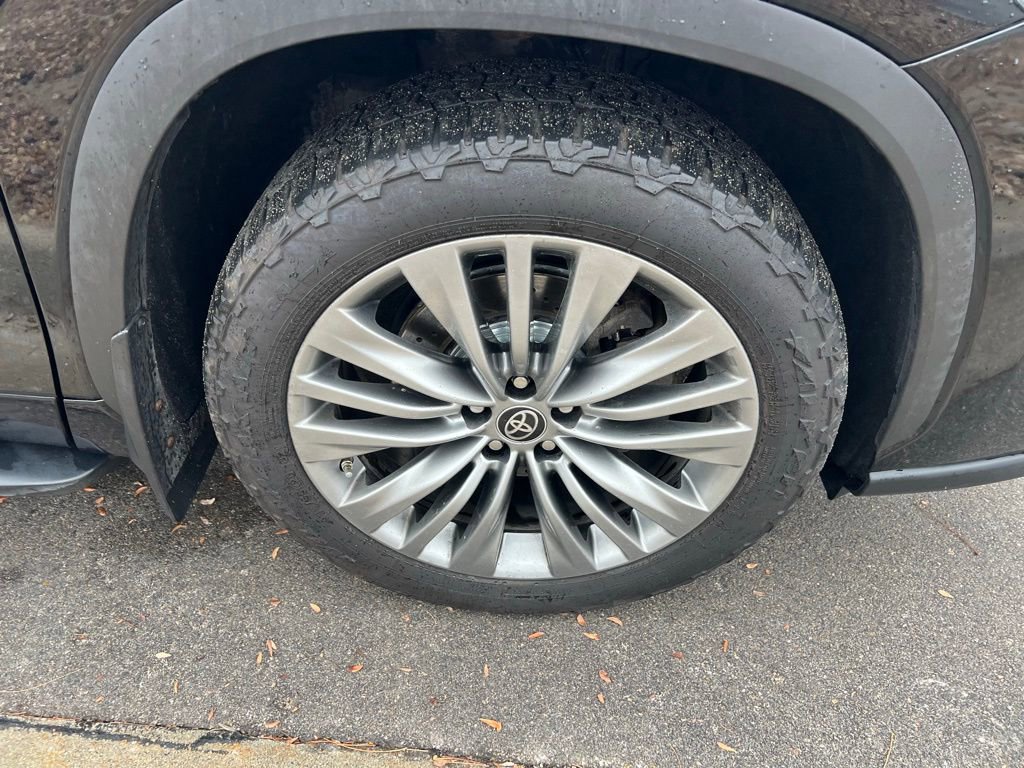 Used 2020 Toyota Highlander Platinum image 11