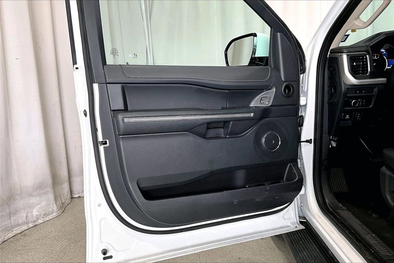 Used 2024 Ford Expedition XLT image 21