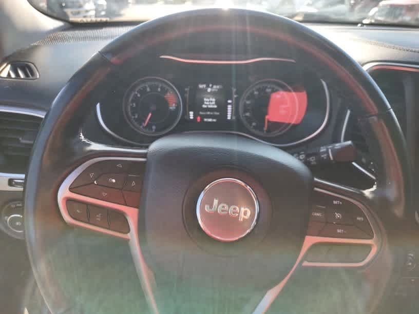 Used 2019 Jeep Cherokee Latitude Plus w/ Comfort/Convenience Group image 7