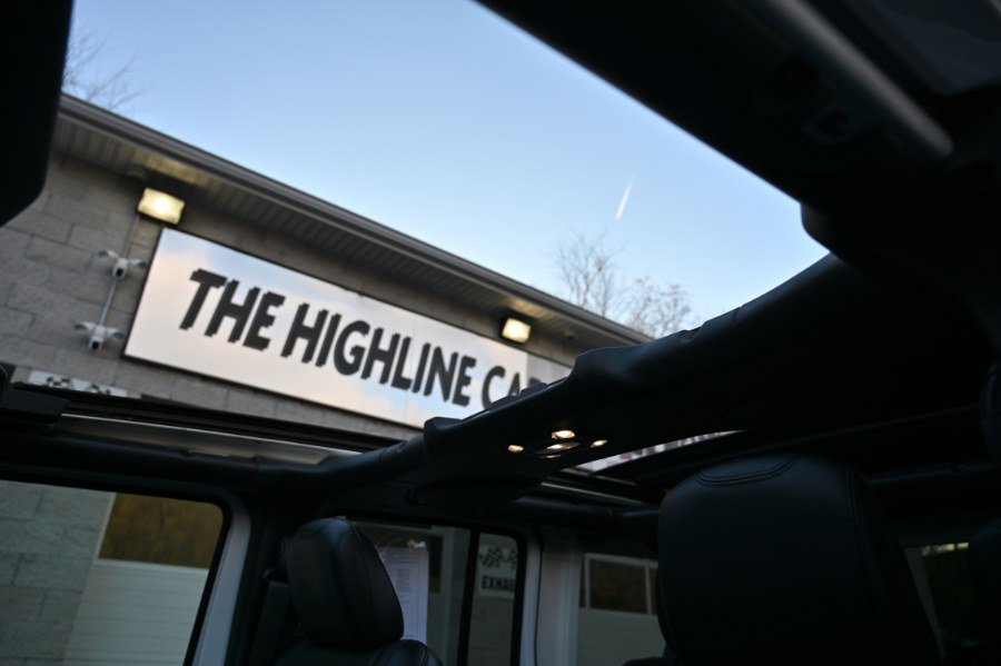 Used 2022 Jeep Wrangler Unlimited Sahara w/ Cold Weather Group image 19