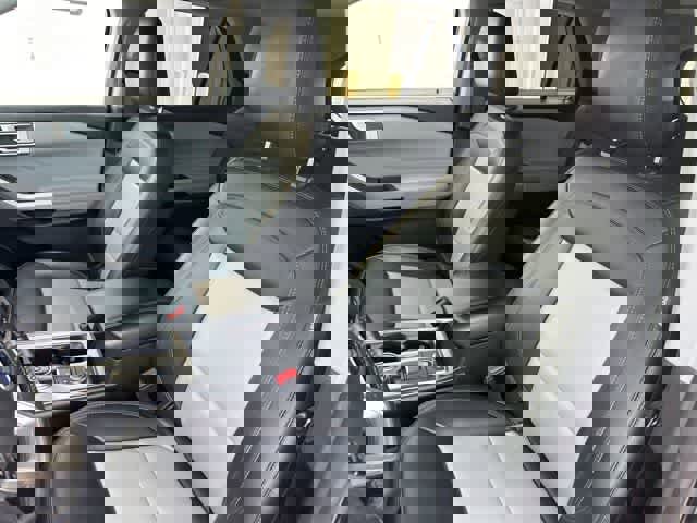 Used 2022 Ford Explorer XLT w/ Equipment Group 202A AWD/4WD image 4