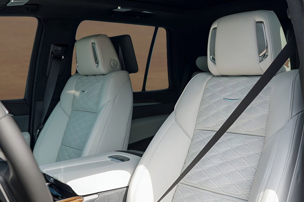 New 2026 Cadillac Escalade Platinum Sport w/ LPO, ONYX Package AWD/4WD image 11