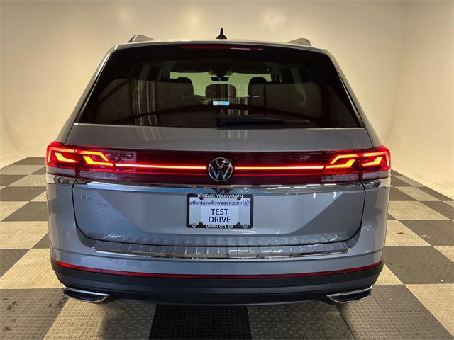 New 2026 Volkswagen Taos SE image 4