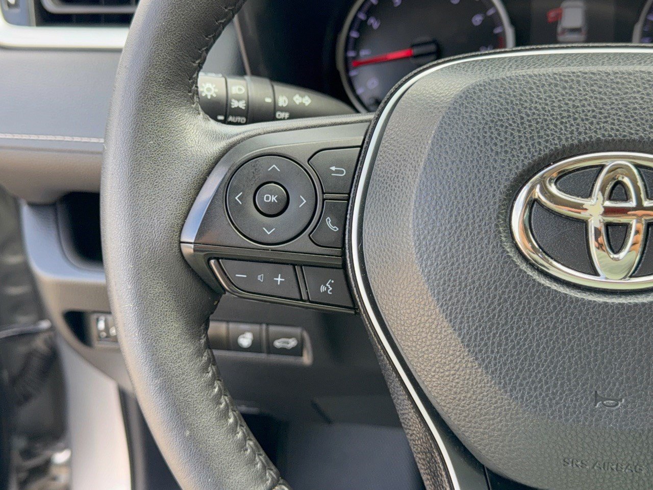 Used 2021 Toyota RAV4 XLE Premium FWD image 18