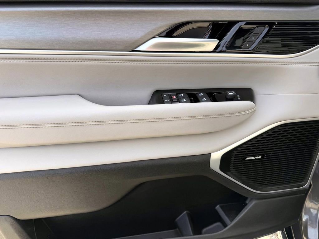 Certified 2025 Jeep Wagoneer 4WD image 16