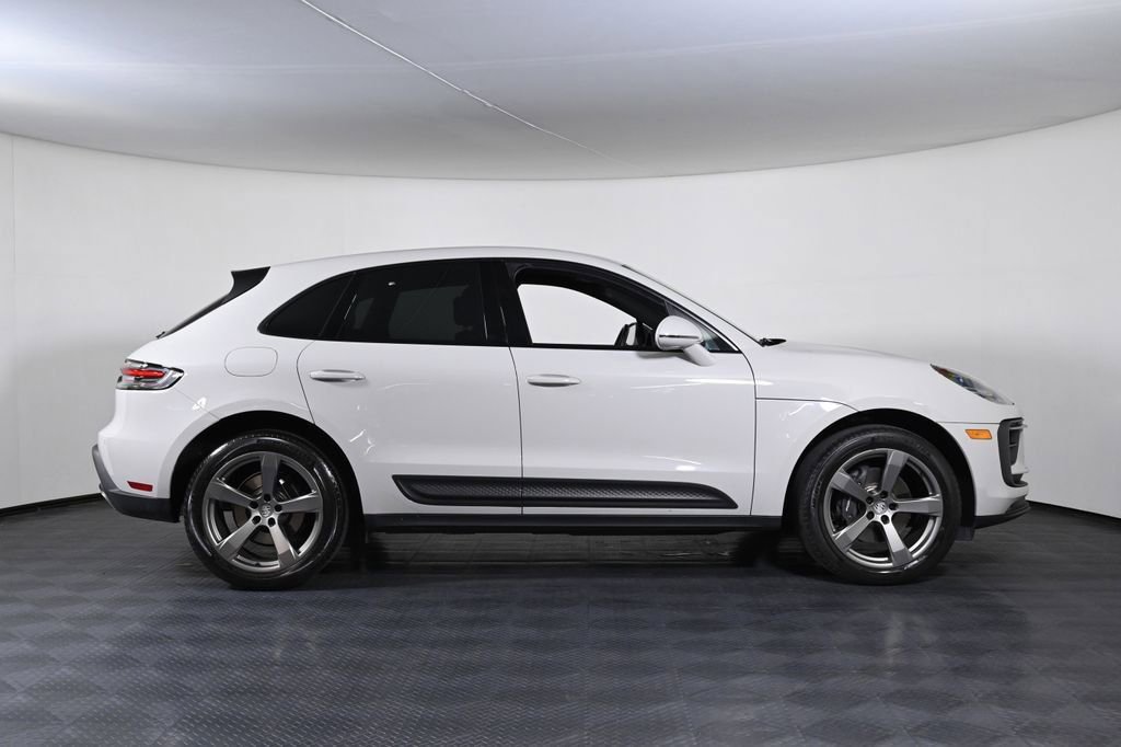 Certified 2023 Porsche Macan AWD/4WD image 8
