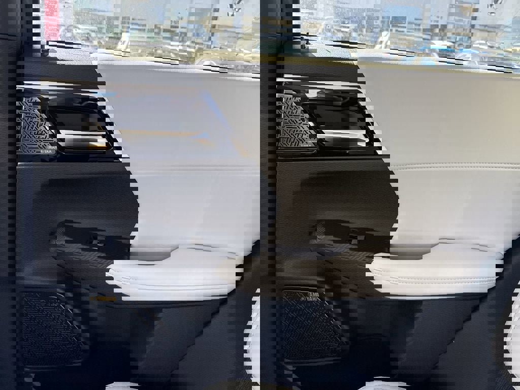 New 2025 Mitsubishi Outlander SE image 28