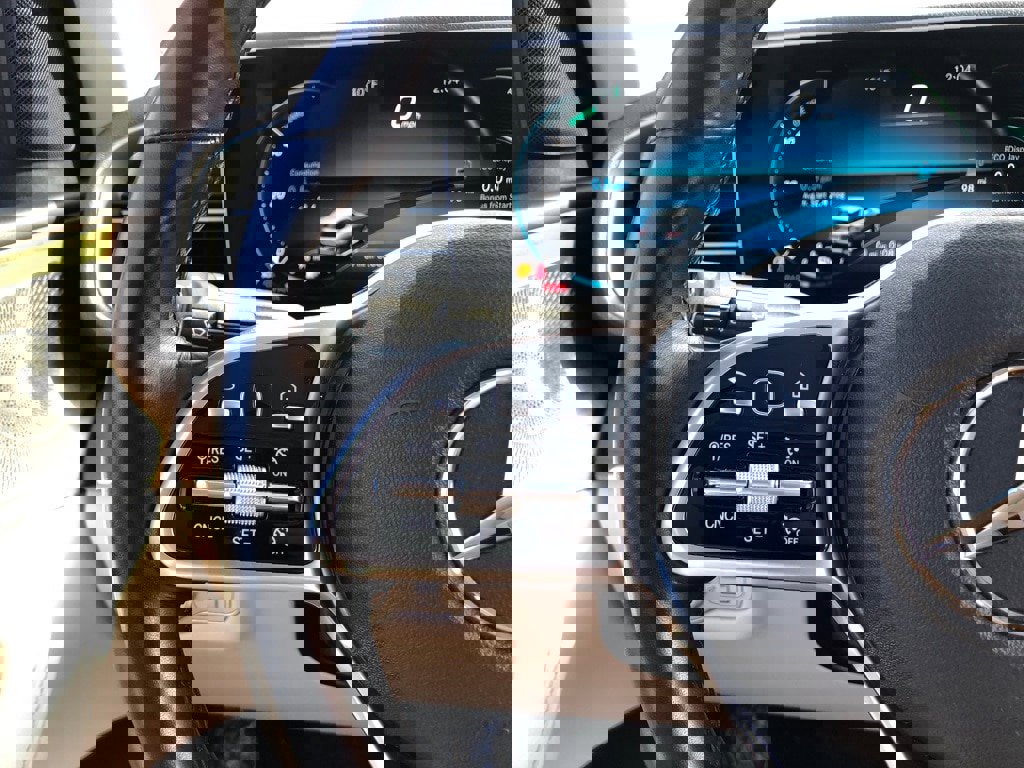 Used 2022 Mercedes-Benz GLE 350 4MATIC w/ Premium Package image 22