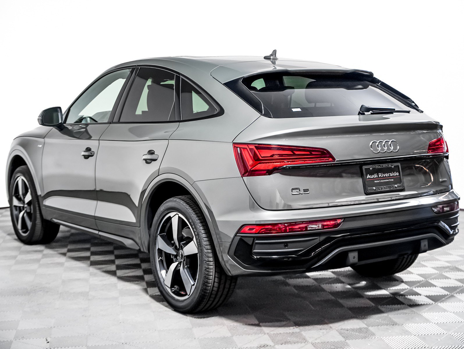 Certified 2023 Audi Q5 2.0T Premium Plus w/ Premium Plus Package AWD/4WD image 2