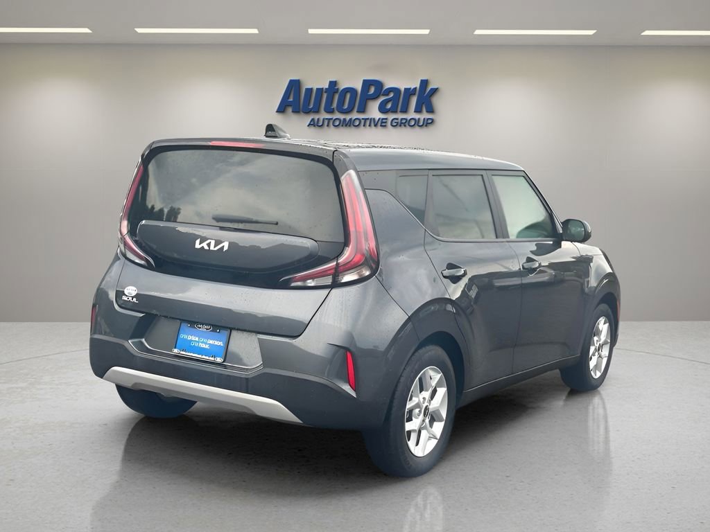 Used 2023 Kia Soul LX w/ LX Technology Package FWD image 7
