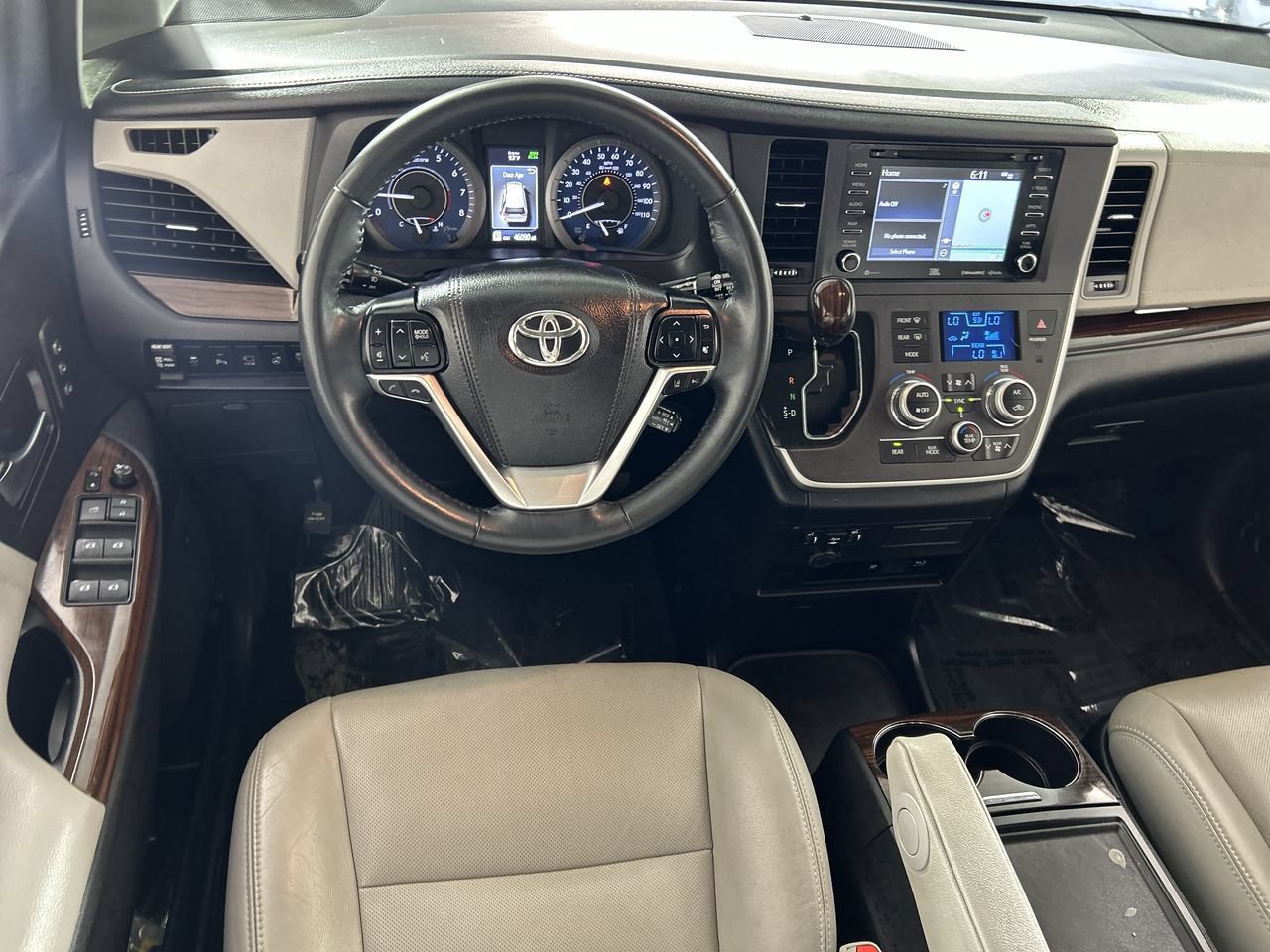 Used 2020 Toyota Sienna Limited Premium w/ Carpet Mat Package FWD image 22