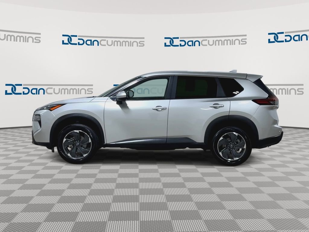 Used 2024 Nissan Rogue SV image 5