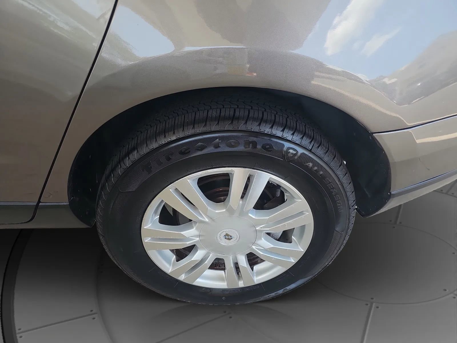 Used 2011 Cadillac SRX Luxury image 25