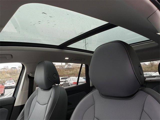 New 2025 Volkswagen Tiguan SE image 7