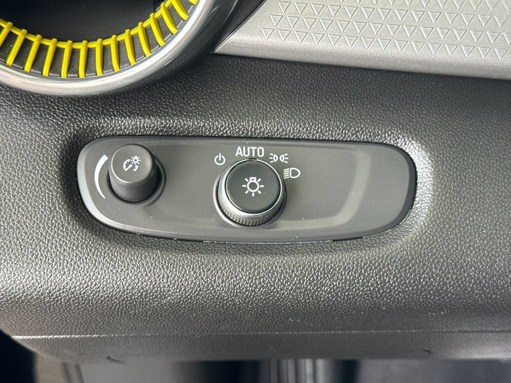 Used 2024 Chevrolet Trax LT FWD image 29