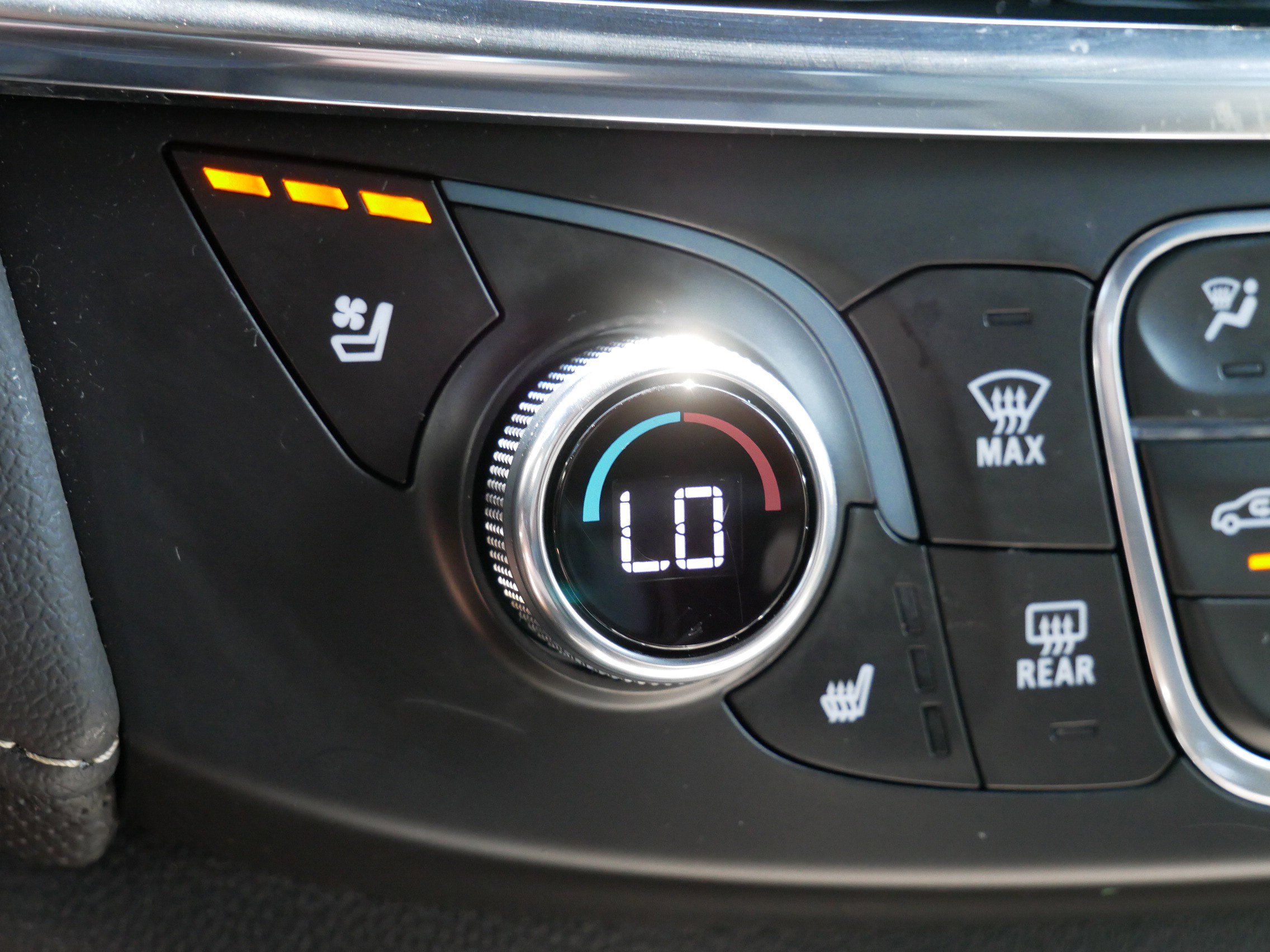 Used 2022 Chevrolet Traverse Premier w/ LPO, Blackout Package AWD/4WD image 22