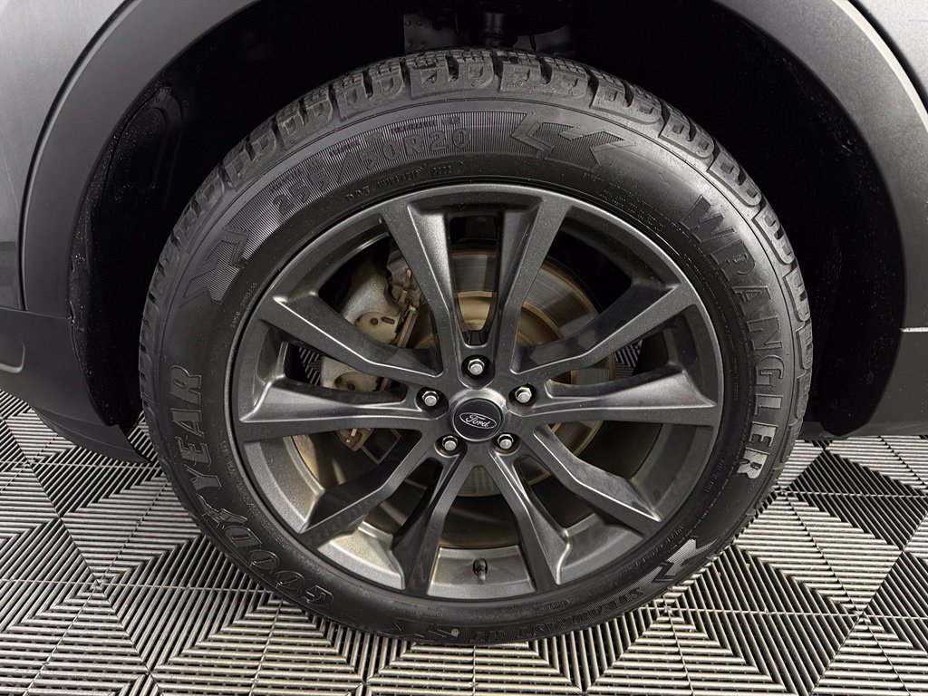 Used 2018 Ford Explorer XLT w/ Equipment Group 202A AWD/4WD image 9