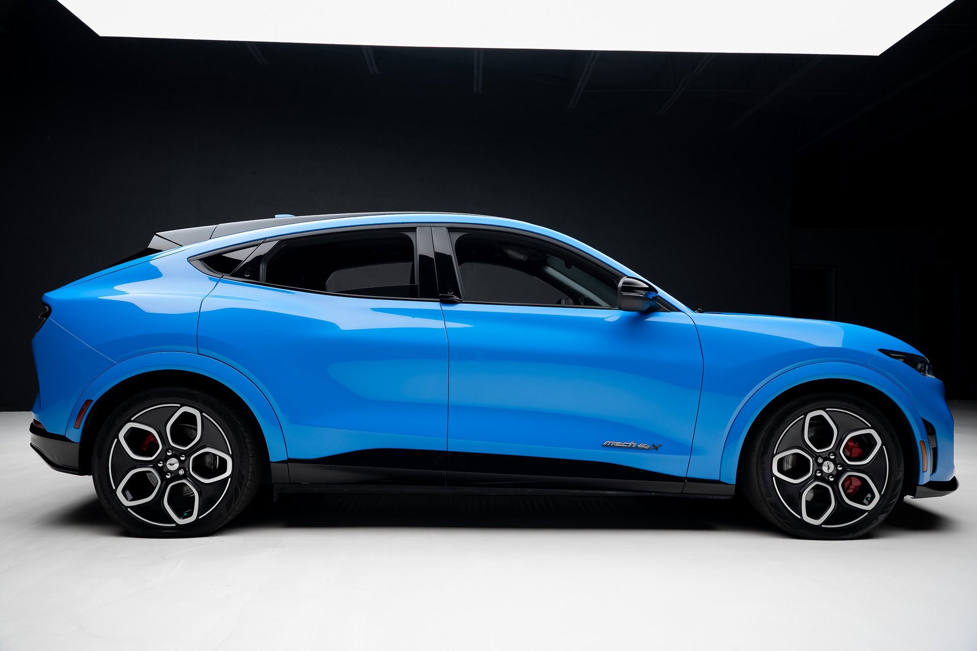 Used 2021 Ford Mustang Mach-E GT image 33