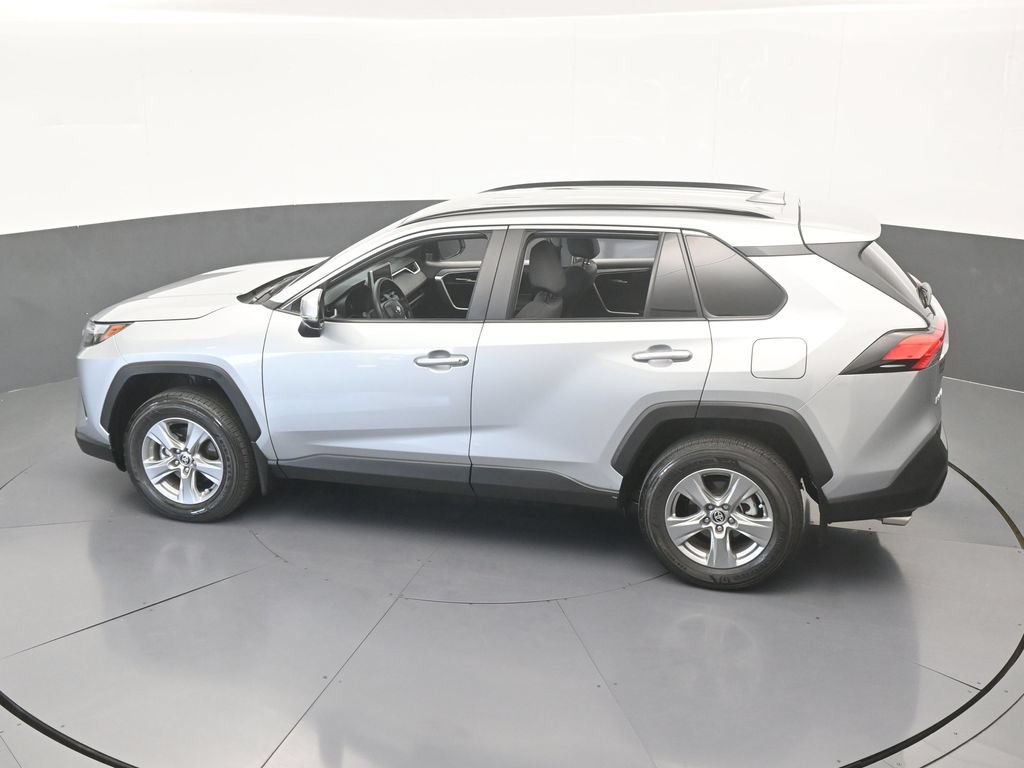 Used 2025 Toyota RAV4 XLE AWD/4WD image 44