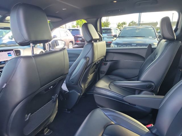 New 2023 Chrysler Pacifica Touring-L w/ S Appearance Package FWD image 13