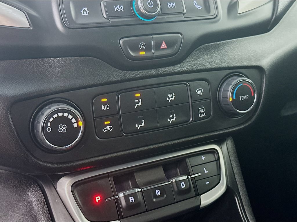 Used 2024 GMC Terrain SLE FWD image 21