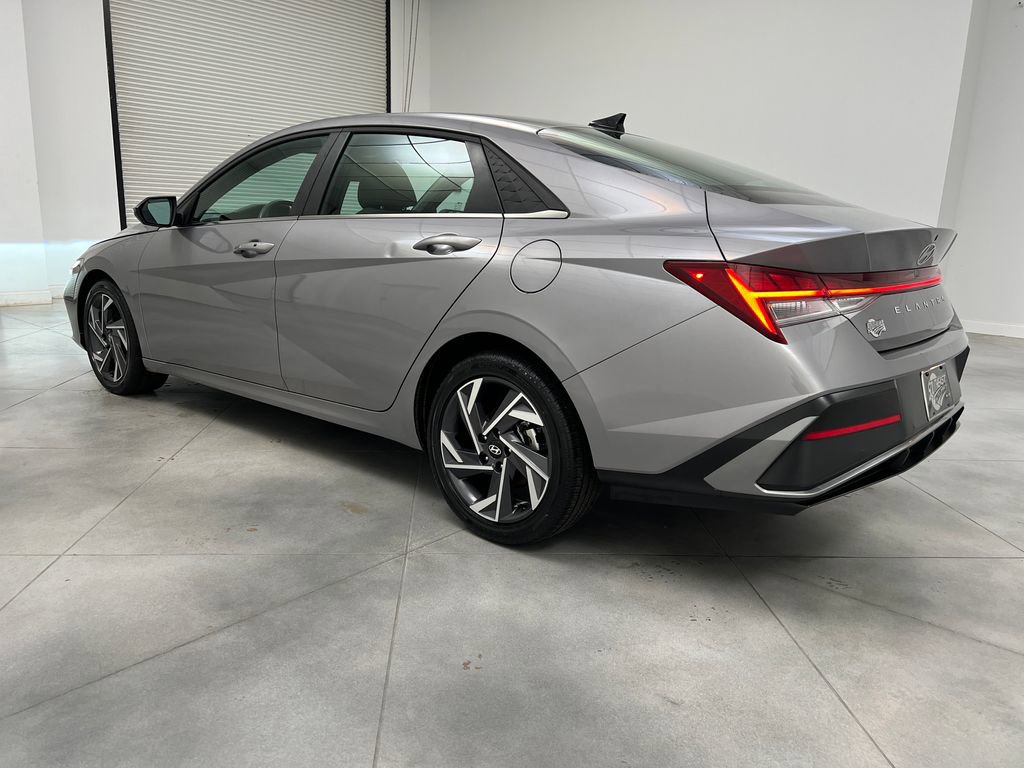Used 2025 Hyundai Elantra SEL image 5