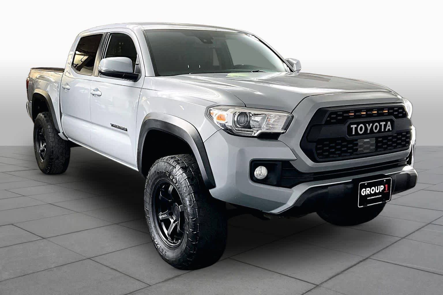 Used 2019 Toyota Tacoma TRD Off-Road AWD/4WD image 3