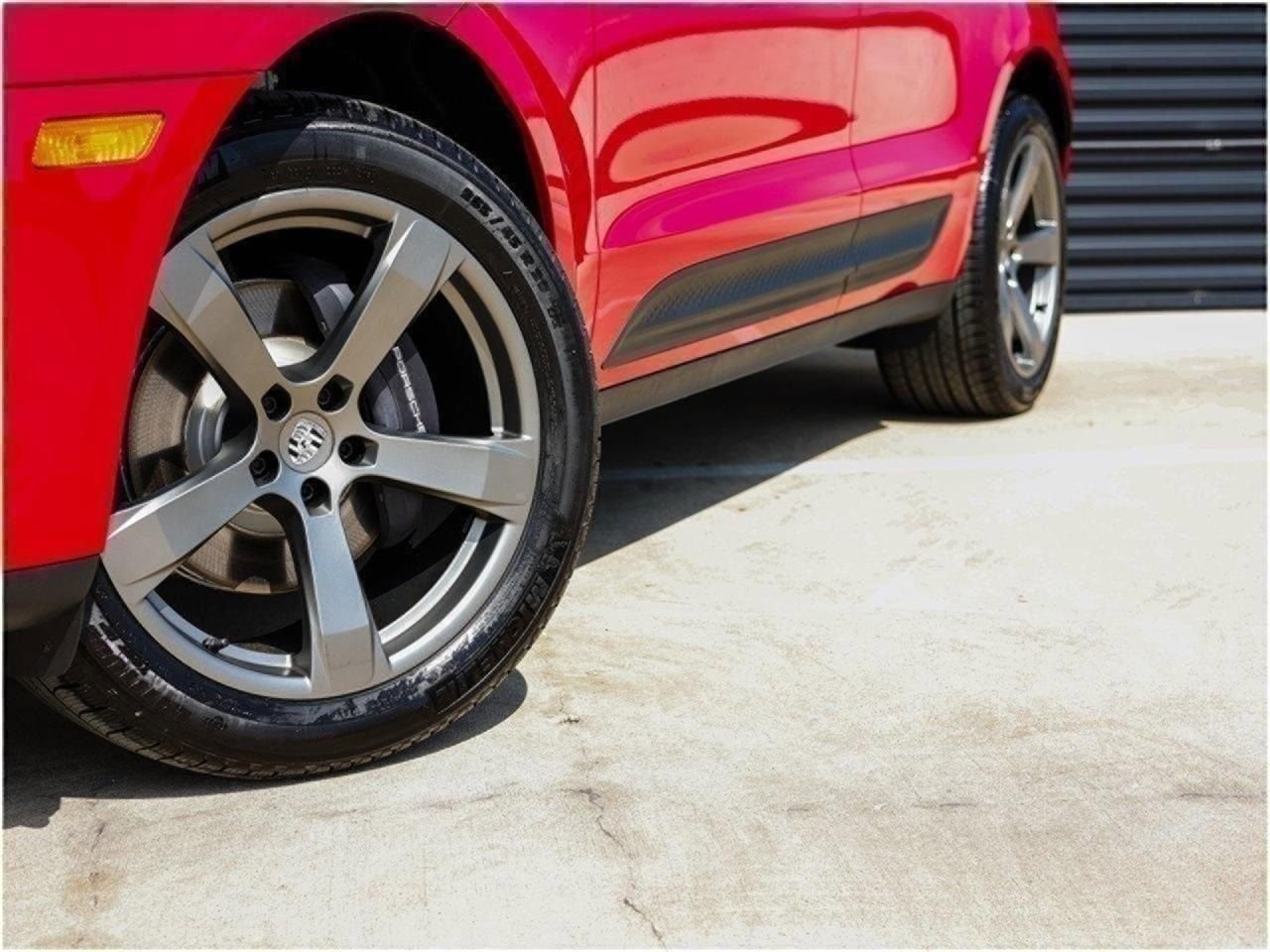 Certified 2025 Porsche Macan AWD/4WD image 12