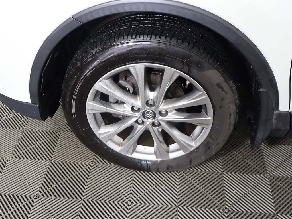 Used 2018 Toyota RAV4 Limited image 19