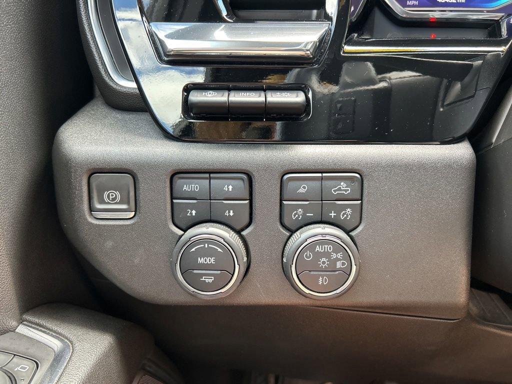 Used 2023 Chevrolet Silverado 1500 High Country w/ Technology Package AWD/4WD image 30