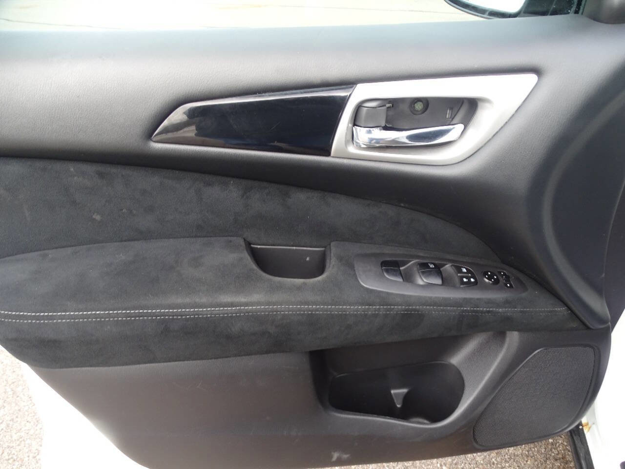 Used 2013 Nissan Pathfinder S image 11