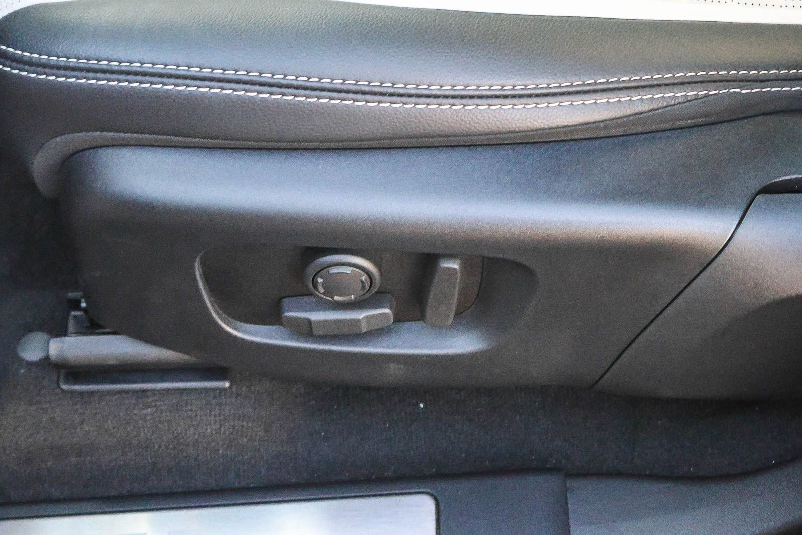 Used 2024 Land Rover Discovery Sport Dynamic SE image 24