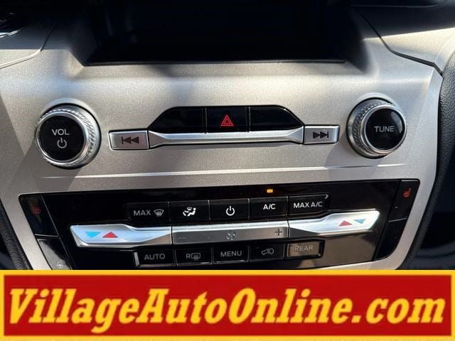 Used 2022 Ford Explorer XLT w/ Equipment Group 202A AWD/4WD image 29