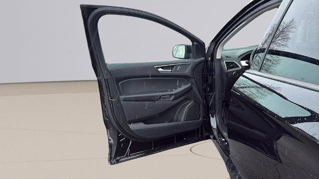 Certified 2024 Ford Edge SE w/ Black Appearance Package image 13