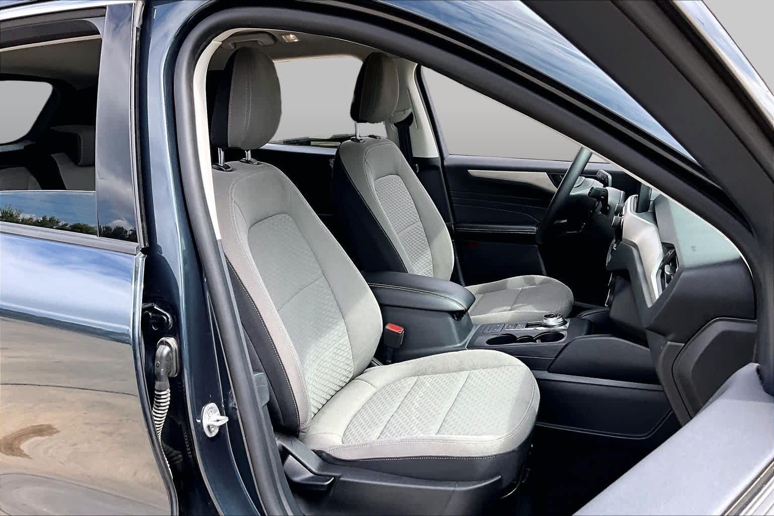 Used 2022 Ford Escape SE FWD image 9