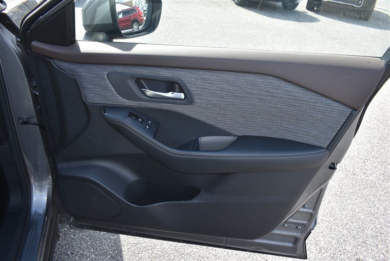 Used 2023 Nissan Rogue SV AWD/4WD image 28