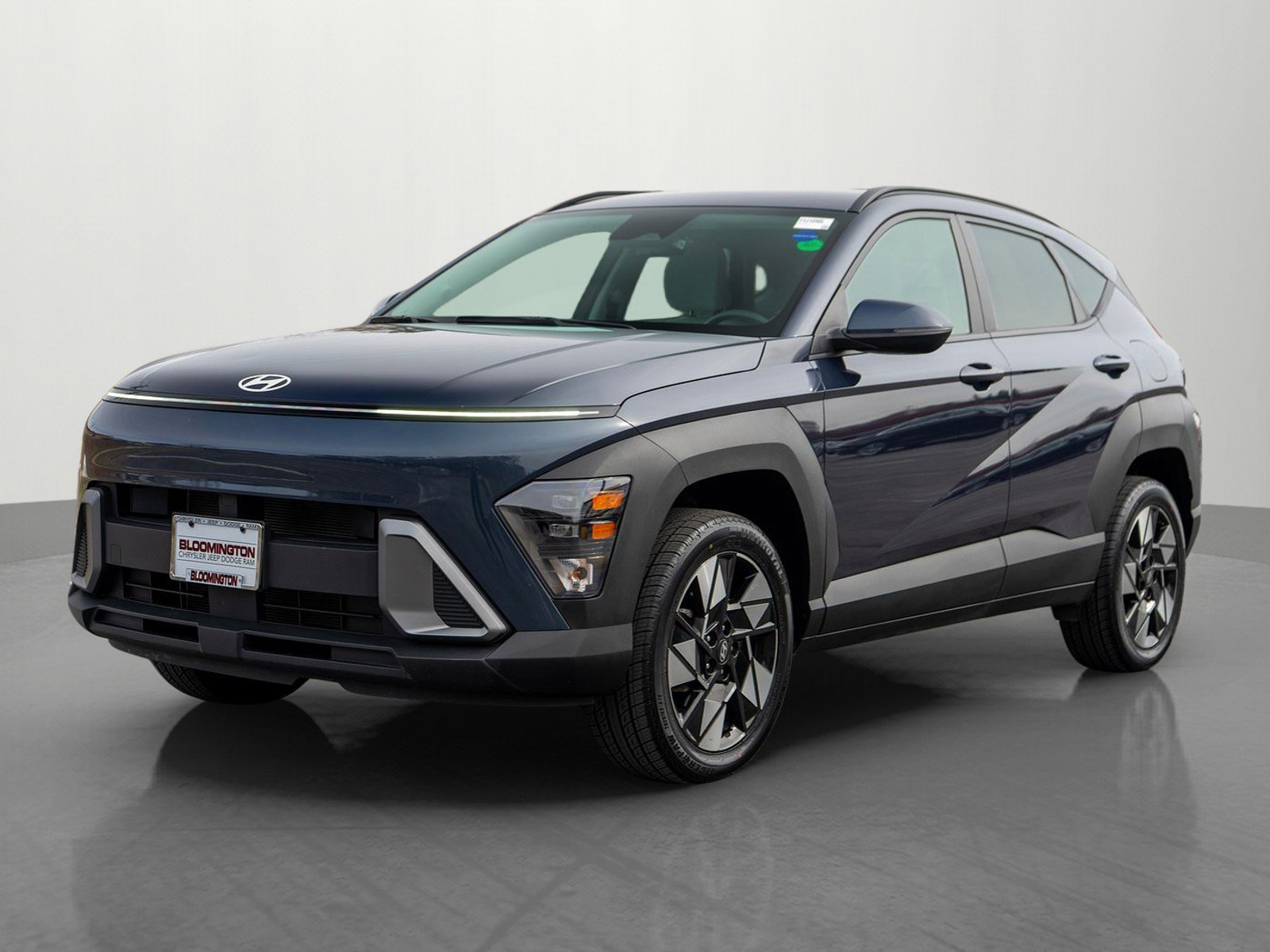 Used 2024 Hyundai Kona SEL AWD/4WD image 3