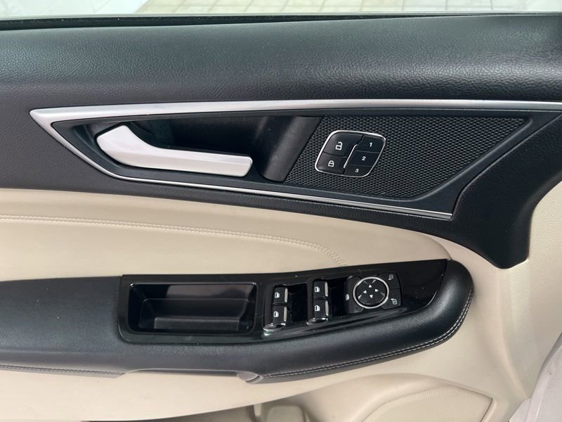 Used 2018 Ford Edge Titanium w/ Equipment Group 302A AWD/4WD image 22