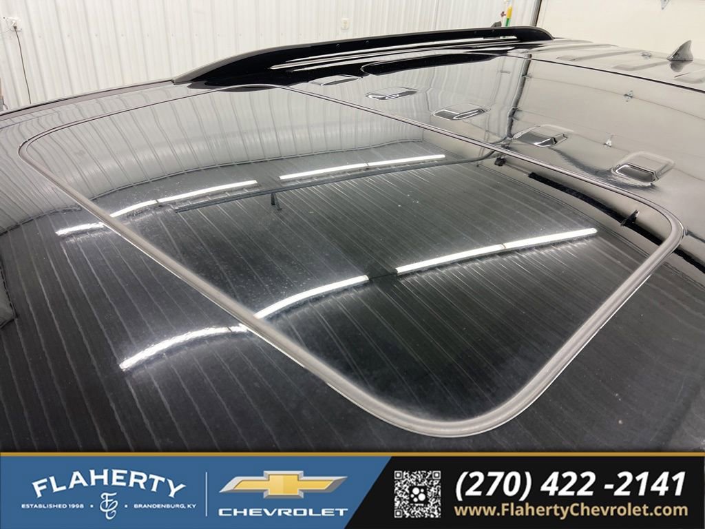 Used 2022 Chevrolet Traverse RS w/ LPO, Floor Liner Package AWD/4WD image 37