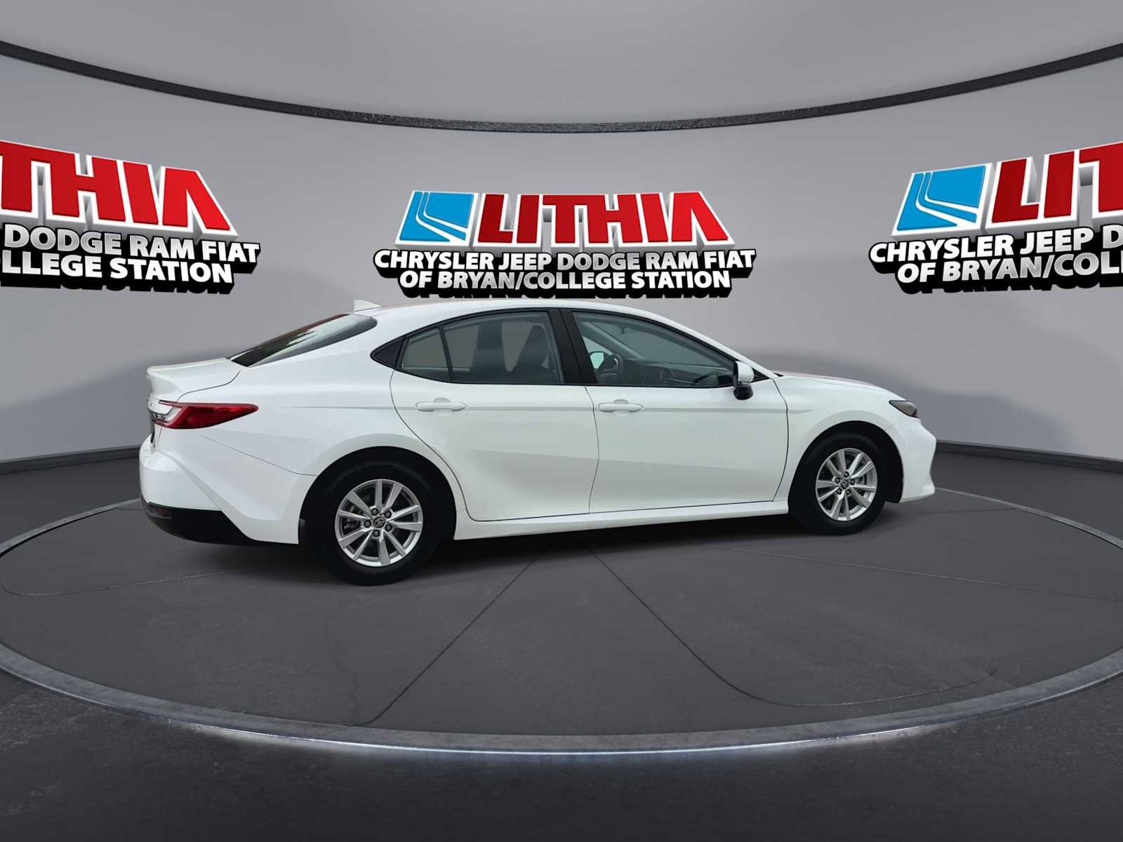 Used 2025 Toyota Camry LE image 8
