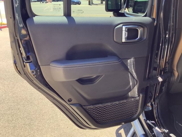 Used 2022 Jeep Wrangler Unlimited Rubicon w/ Xtreme Recon 35" Tire Package AWD/4WD image 24