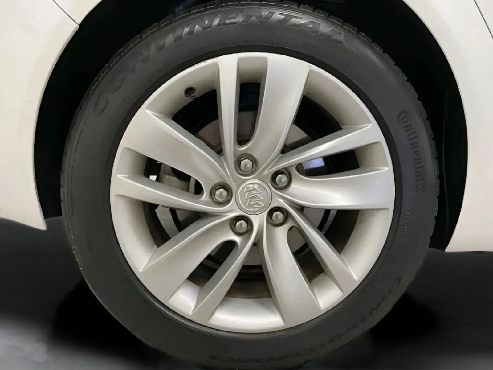 Used 2016 Buick Regal Premium w/ Driver Confidence Package #2 FWD image 27