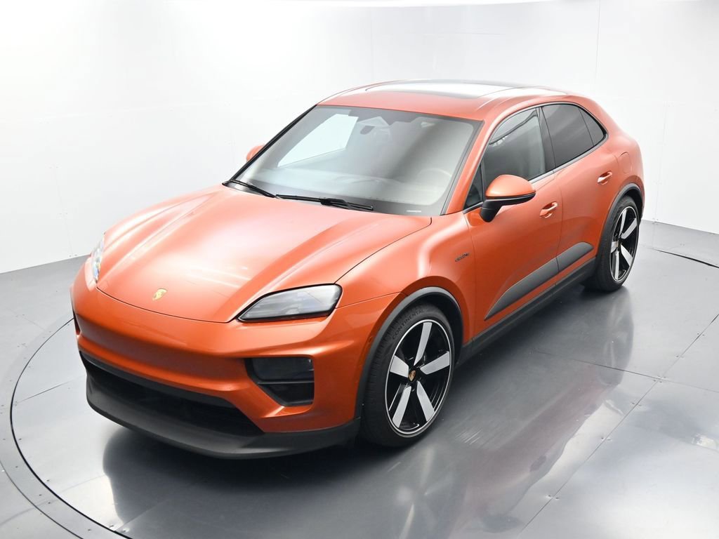 Certified 2025 Porsche Macan Electric image 32