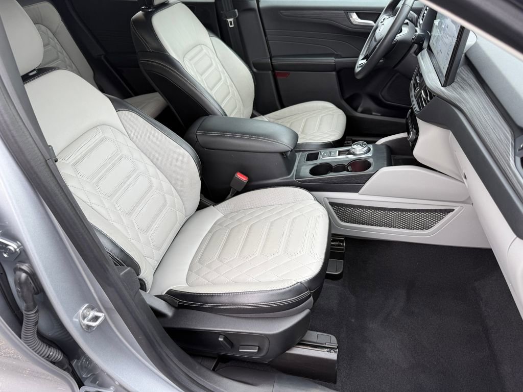 Certified 2023 Ford Escape SE w/ PHEV Premium Package image 11