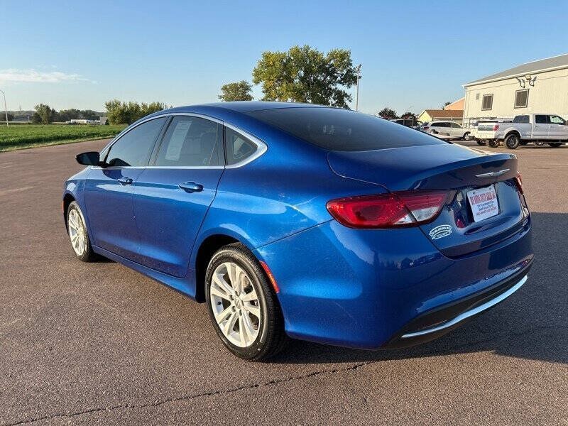 Used 2016 Chrysler 200 Limited FWD image 3