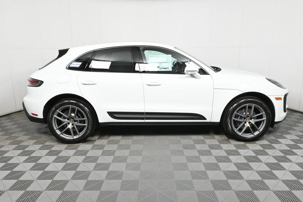 Certified 2025 Porsche Macan image 22