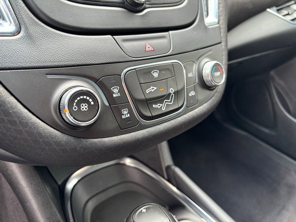 Used 2017 Chevrolet Malibu LT FWD image 25