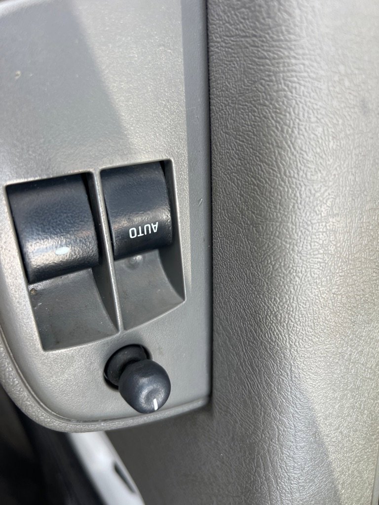 Used 2018 Chevrolet Express 3500 w/ Driver Convenience Package image 25