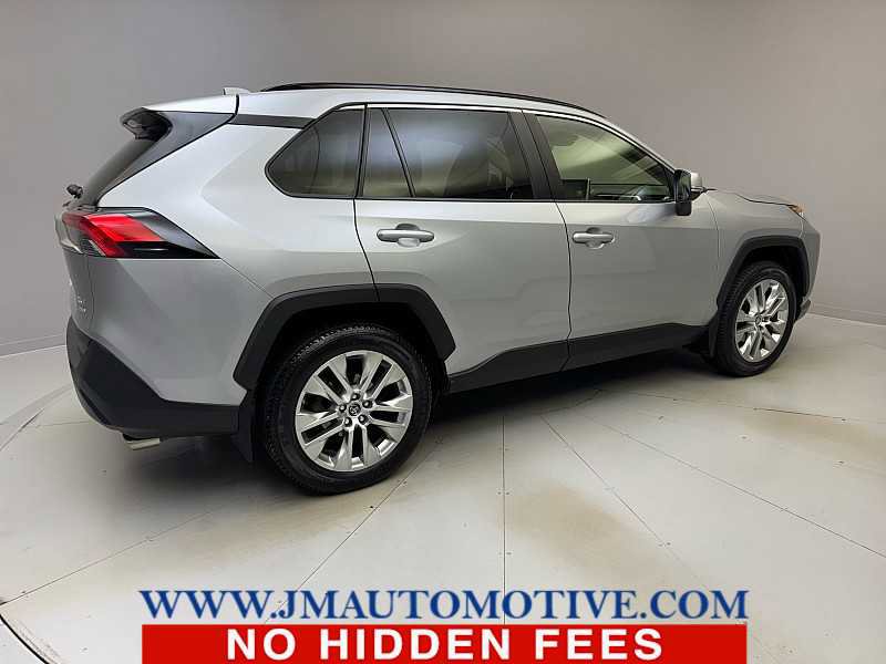 Used 2019 Toyota RAV4 XLE Premium w/ Cold Weather Package AWD/4WD image 5