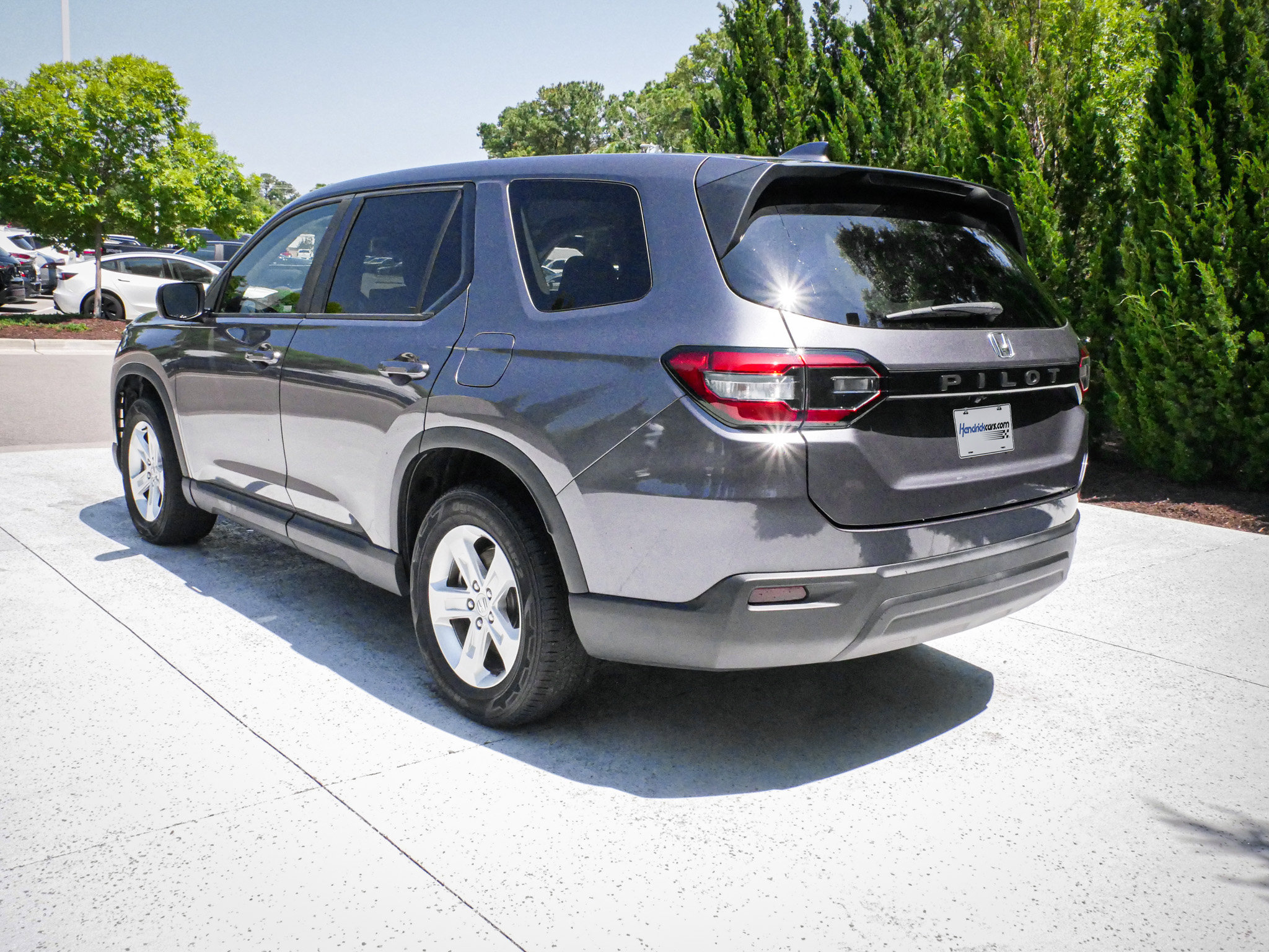 Used 2023 Honda Pilot LX image 9